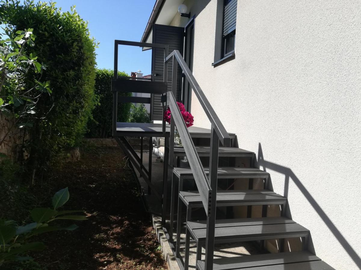 Apartments 4U Omišalj Eksteriør bilde