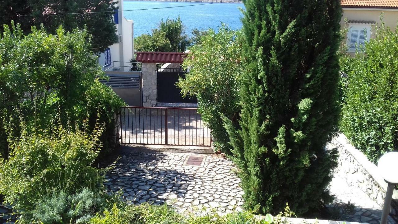 Apartments 4U Omišalj Eksteriør bilde