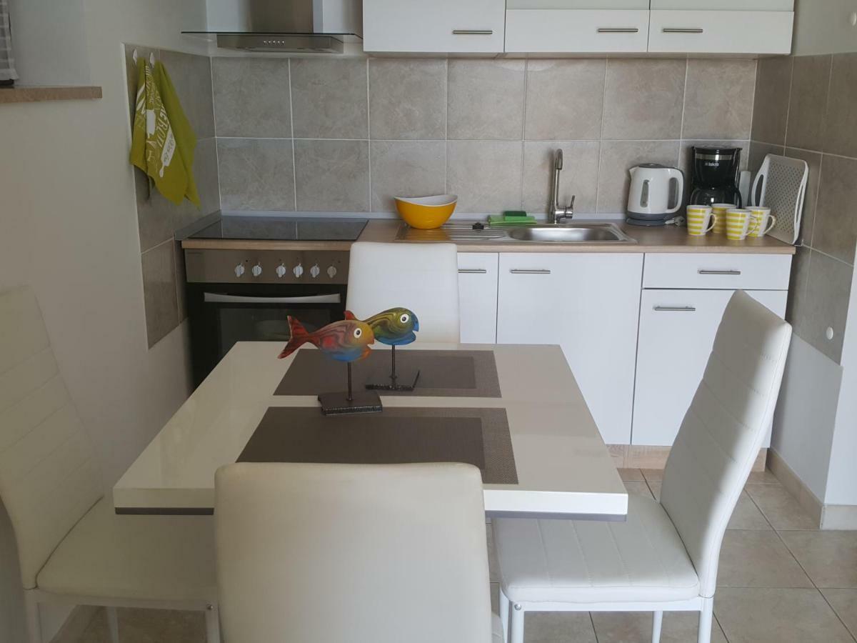Apartments 4U Omišalj Eksteriør bilde