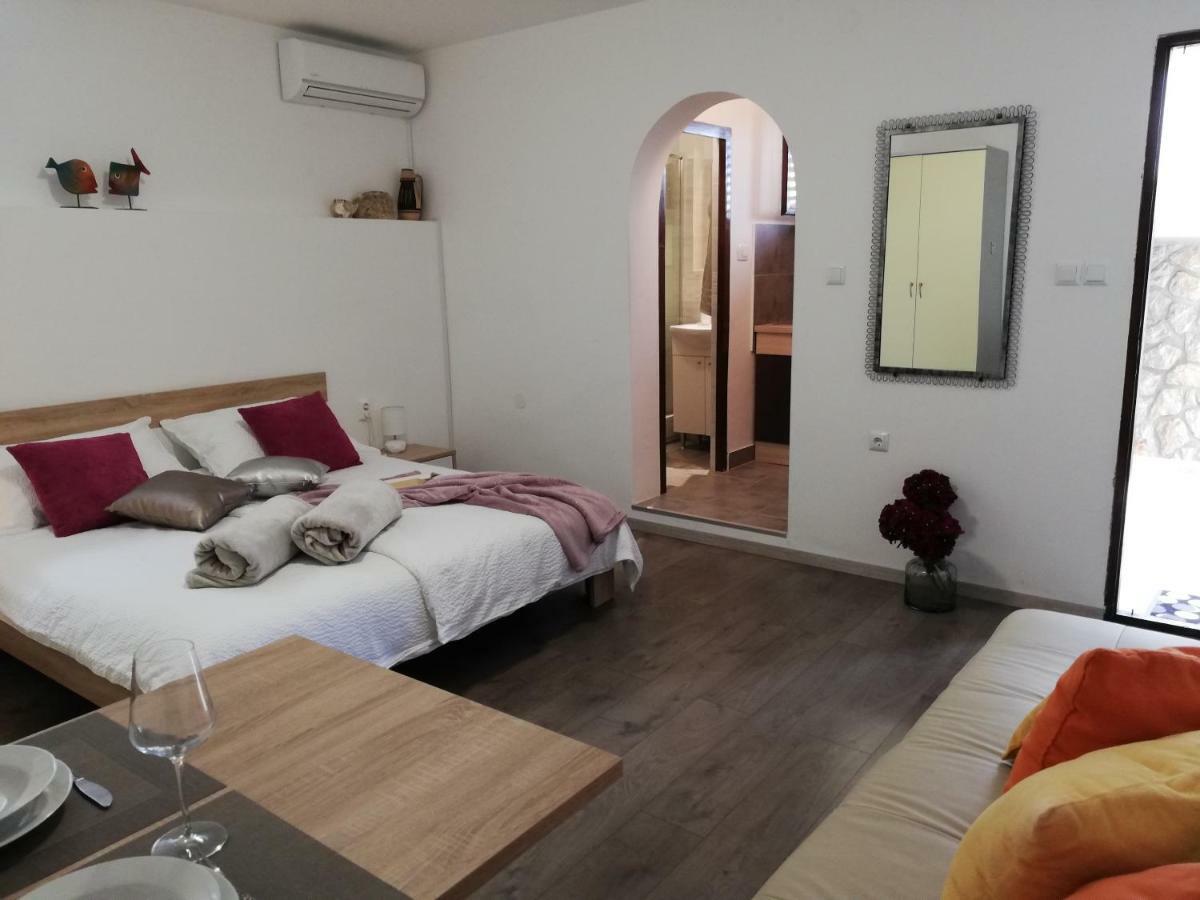 Apartments 4U Omišalj Eksteriør bilde