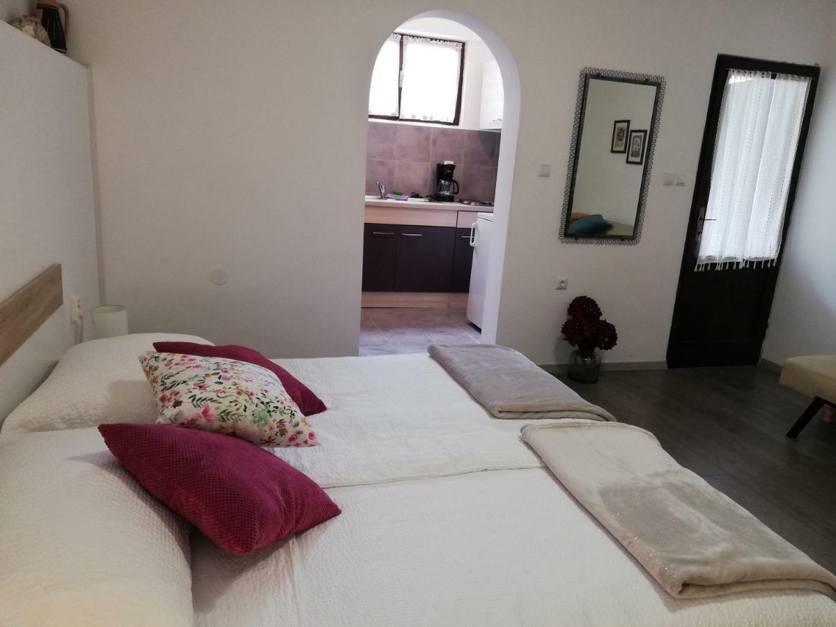 Apartments 4U Omišalj Eksteriør bilde